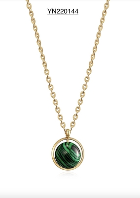 Naszyjnik z zielonym okrągłym kamieniem OEM Złoty naszyjnik z biżuterią Torque ze stali nierdzewnej